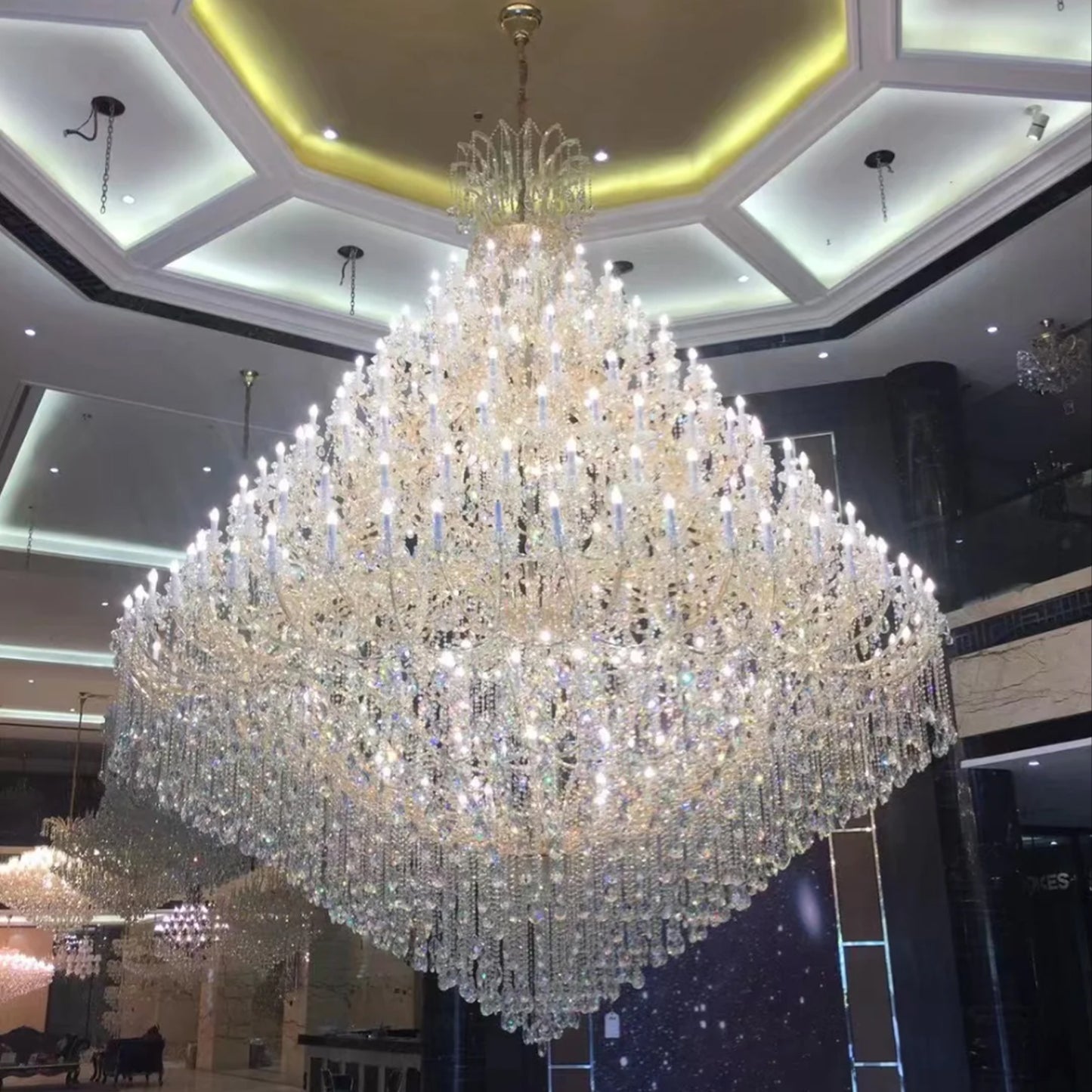 extra large,large,oversized,huge,big,chandelier,chandeliers,pendant,crystal,metal,branch,candle,luxury,light luxury,raindrop,teardrop,tassel,living room,hotel lobby,stairs,duplex hall,dining room,hallway,entryance,ceiling