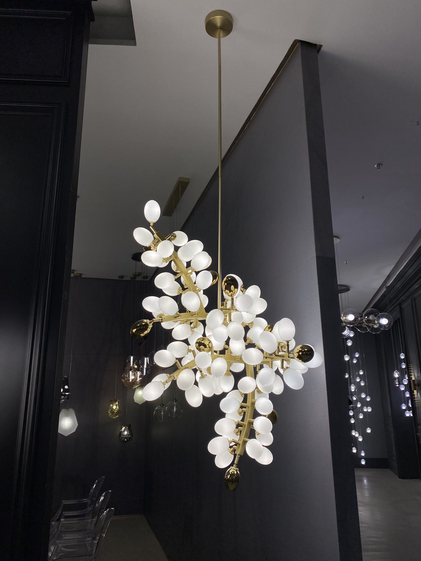 Designer Model Art Long White Glass Grape Branch Chandelier for Dining Room/Bar/Coffee Table