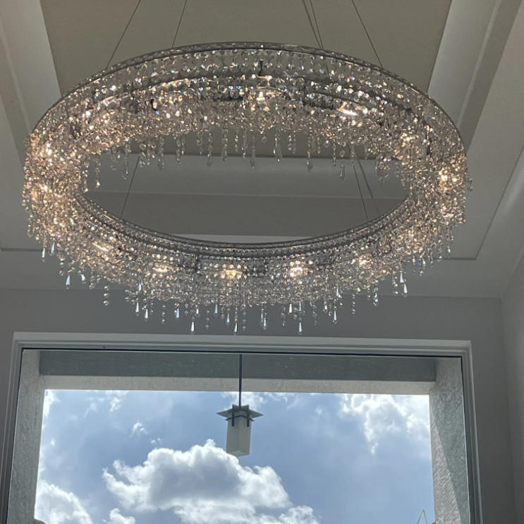 LUCID HALO ROUND CRYSTAL RING CHANDELIER，chandelier,chandelirs,lights,lamp,pendant,ring,halo,round,circle,hallow,crystal,crystal pendant,luxury,modern,raindrop,teardrop,ceilig,chain,adjustable,living room,dining room,entryance,foyer,foyers